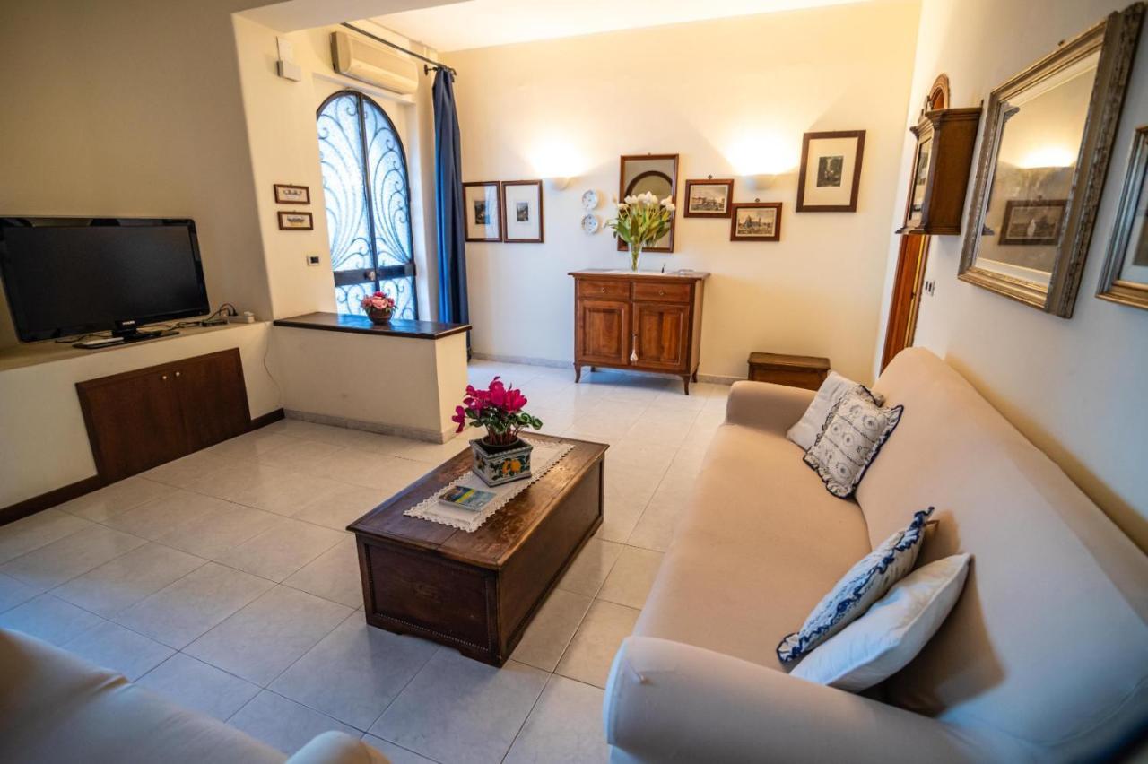 Courrier-House Appartement Aci Castello Buitenkant foto